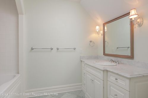 21 Vista Dr, Little Silver NJ  07739-1611 exterior