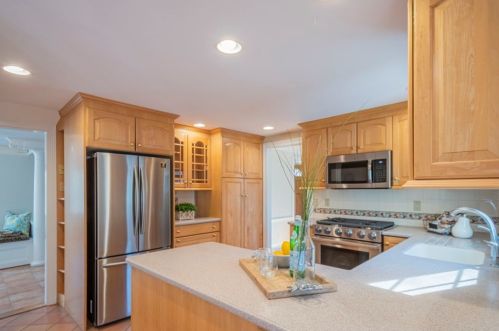 544 Quinobequin Rd, Newton MA 02468-2129 exterior