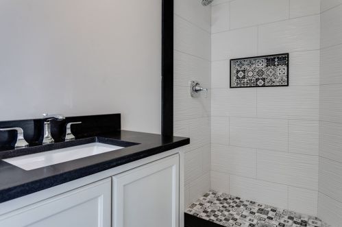 8 Latisquama Rd, Southborough MA 01772-1606 exterior