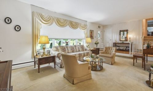 47 Ronald Dr, East Hanover NJ  07936-1420 exterior