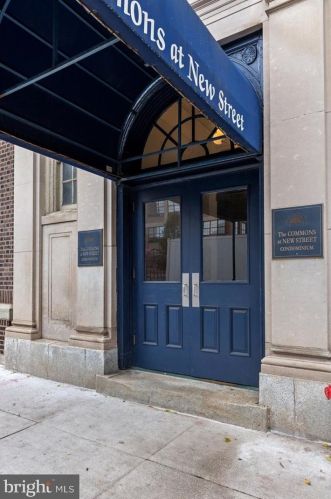 246 3rd St, Philadelphia, PA 19106-1121