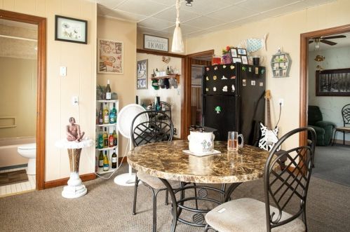 183 Thomas St, Fall River MA 02723-2404 exterior