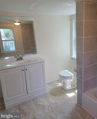 75 Barber Ave, West Deptford NJ 08096-2832 exterior