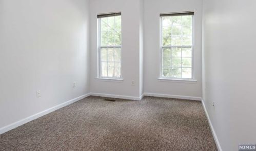 304 Freedom Ln, Belleville NJ 07109-5336 exterior