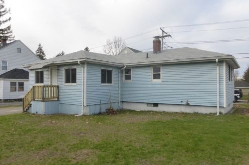 54 King Philip Rd, Worcester MA 01606-2385 exterior