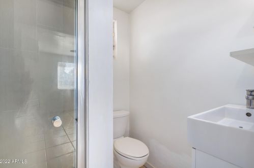 2502 Edgemont Ave, Phoenix AZ 85035-1716 exterior