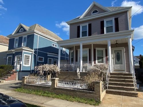 166 Aquidneck St, New Bedford, MA 02744-2006