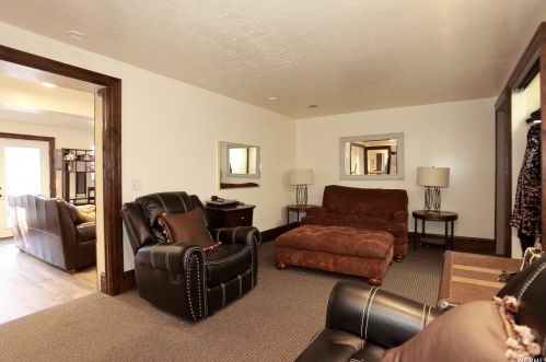 2079 Crk Rd, Sandy UT 84093-6449 exterior