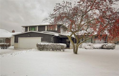 5373 Kilbourne Dr, Cleveland, OH 44124-3744