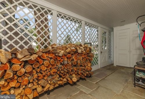 605 Delaware St, West Deptford NJ  08096-1576 exterior