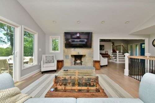 22 Eagle Hill Dr, Plymouth MA  02360-1908 exterior