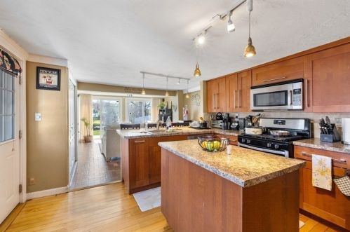 186 Mt Vernon St, Lawrence MA 01843-3302 exterior