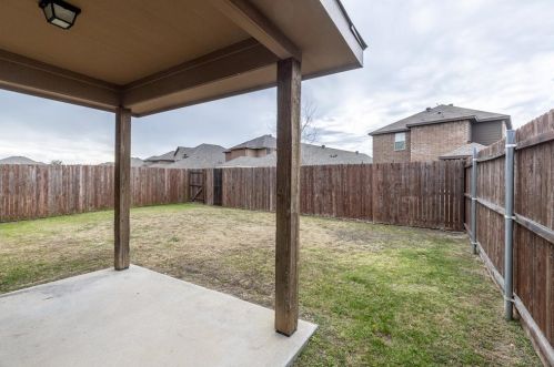 5432 Grenada Dr, Fort Worth TX 76119-8502 exterior