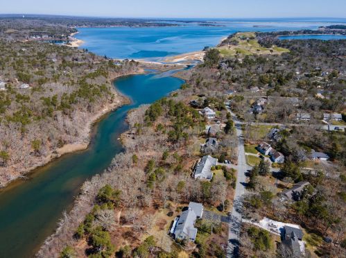 595 Riverview Dr, Chatham MA  02633-1117 exterior