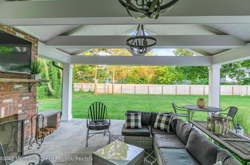 61 Winding Way, Little Silver NJ 07739-1720 exterior