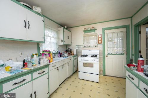 1909 Pt Pleasant Ave, West Deptford NJ 08096-4325 exterior