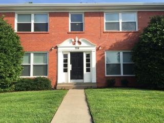 708 Breckenridge Ln, Louisville KY  40207-4560 exterior