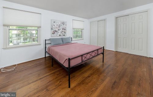 947 Locksley Ln, West Deptford NJ  08096-3121 exterior