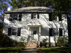 71 Cloverdale Rd, Newton, MA 02461-1810