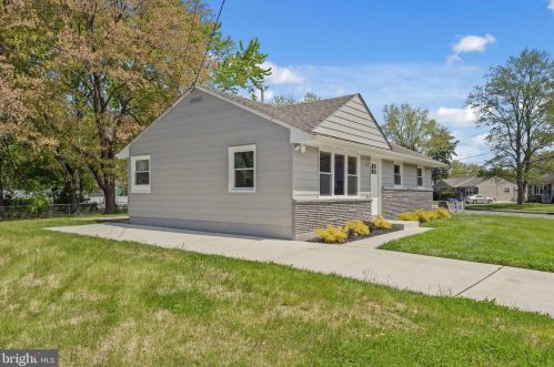 300 May Ave, West Deptford, NJ 08096-1165