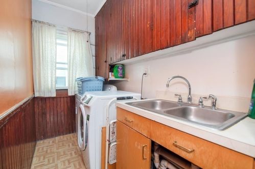 19 Almont Ave, Worcester MA 01604-3002 exterior