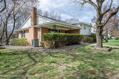 2 Silverwhite Rd, Little Silver, NJ 07739-1124