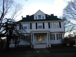 102 Nehoiden Rd, Newton, MA 02468-1926