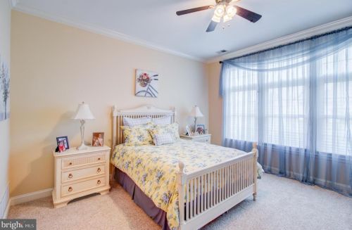 19 Ambrose Dr, Columbus NJ  08022-2305 exterior