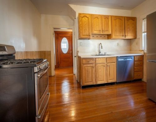 24 Bussey St, Dedham MA 02026-2239 exterior