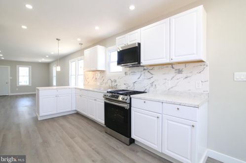 126 Billings Ave, West Deptford NJ  08066-2223 exterior