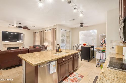 1004 Amberwood Dr, Phoenix AZ  85048-1937 exterior