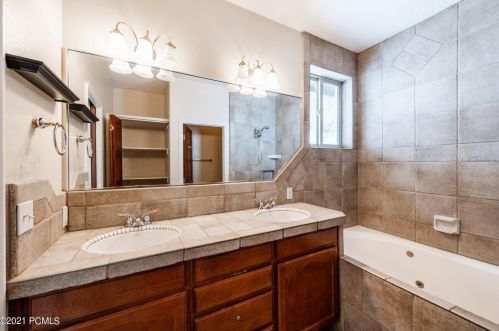 340 Aspen Dr, Park City UT 84098-5131 exterior