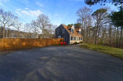 1531 State Rd, Plymouth, MA 02360-5198