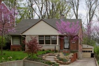 17 Denham Rd, Louisville, KY 40205-2330