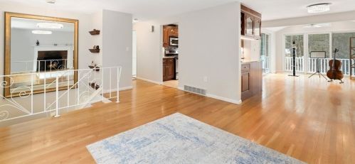 347 Prospect St, Hingham MA 02061-1140 exterior