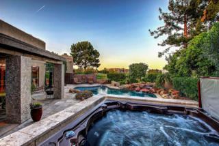 4232 Paradise Dr, Phoenix, AZ 85028-2281