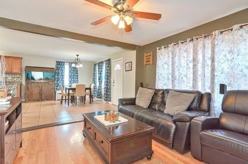 42 Raymond St, Fall River MA 02723-2823 exterior