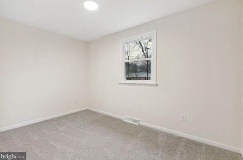 1050 Bennett Dr, West Deptford NJ exterior