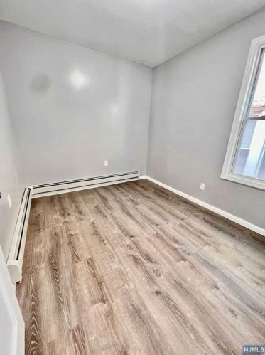 9 Grove St, Kearny NJ  07032-2114 exterior