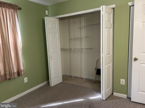 1422 Tristram Cir, West Deptford NJ 08051-2265 exterior