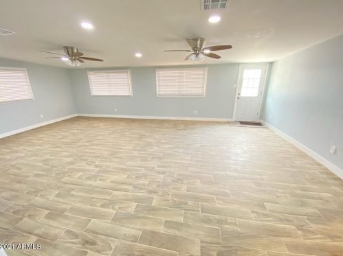 7015 Camelback Rd, Phoenix AZ  85033-1535 exterior