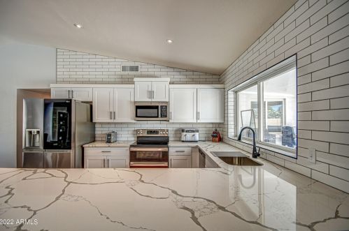 14810 7th Pl, Phoenix, AZ 85022-3772