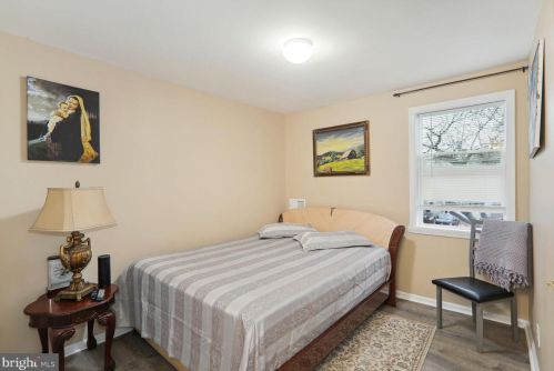 123 Maple Ave, West Deptford NJ  08093-1136 exterior