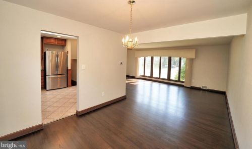 17 Stonicker Dr, Trenton NJ 08648-3215 exterior