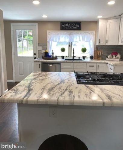 1564 Center St, West Deptford NJ  08086-3098 exterior