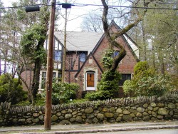 221 Valentine St, Newton, MA 02465-3001