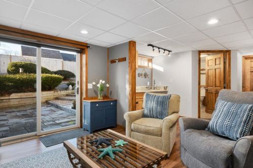 16 Joshuas Way, Chatham MA 02633-1565 exterior