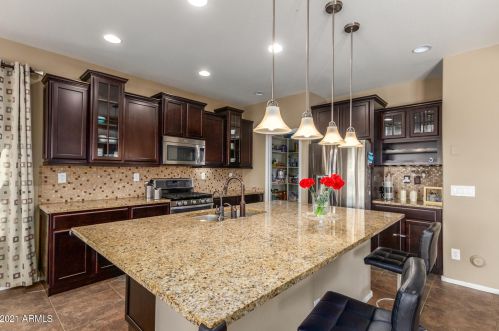 1759 Desperado Way, Phoenix AZ 85085-6327 exterior