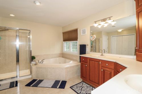 10 Summerhill Ct, Columbus NJ  08022-1970 exterior