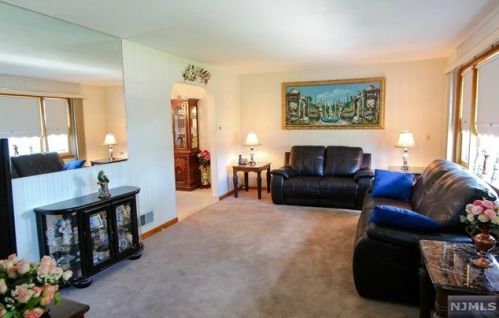 1 Memphis Ave, Belleville, NJ 07109-1911